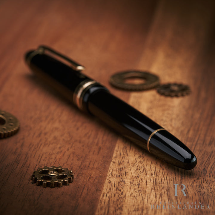 Montblanc Meisterstück LeGrand No 147 Traveller Fountain Pen Gold ID 12090