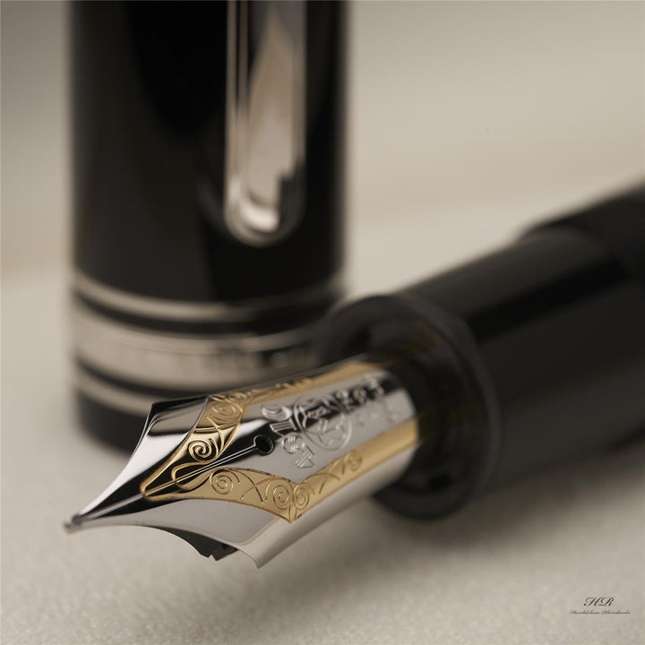 Montblanc Meisterstück No. 149 The Cigar Platinum Line Fountain Pen ID 132105-114229