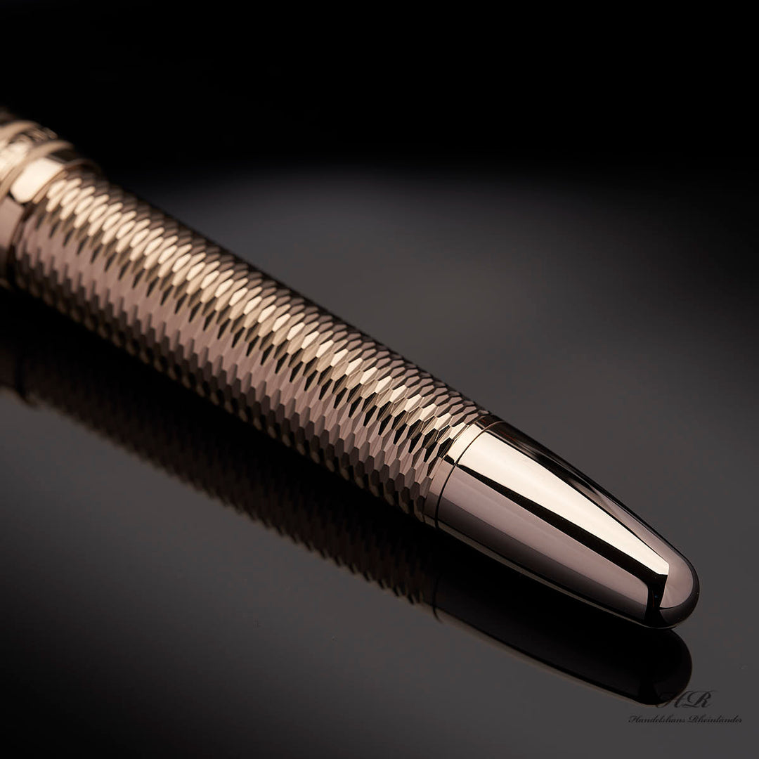 Montblanc Meisterstück Solitaire Geometry Champagne Fountain Pen ID 132132-118101