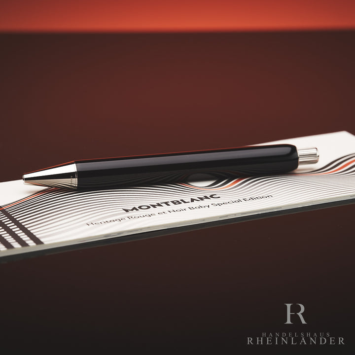 Montblanc Heritage Baby Schwarz Kugelschreiber auf Broschüre