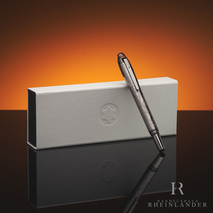 silberner montblanc Starwalker Spaceblue Metal Füllfederhalter lehnt an Originalverpackung
