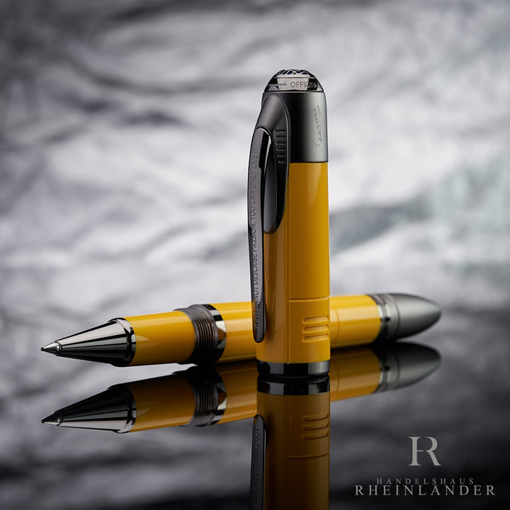 gelber Montblanc Ferrari Rollerball vor silbernem Hintergrund