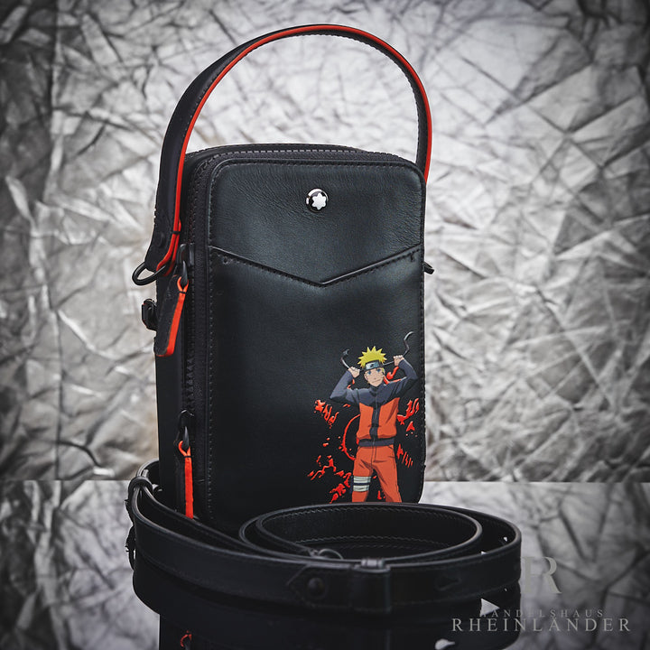 Schwarz-orange Naruto Tasche mit Handriemen steht hinter gerolltem Schulterriemen