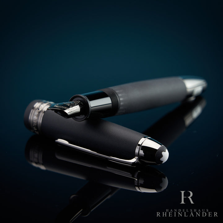 Montblanc Meisterstück Le Grand Ultra Black Edition Fountain Pen ID 114823