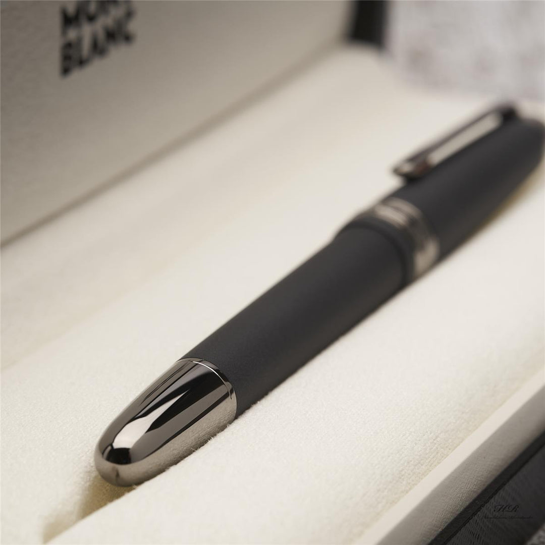 Montblanc Meisterstück Classique Ultra Black Edition Füllfederhalter ID 114827