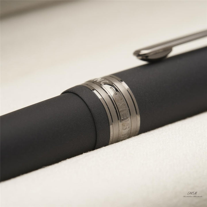 Montblanc Meisterstück Classique Ultra Black Edition Füllfederhalter ID 114827