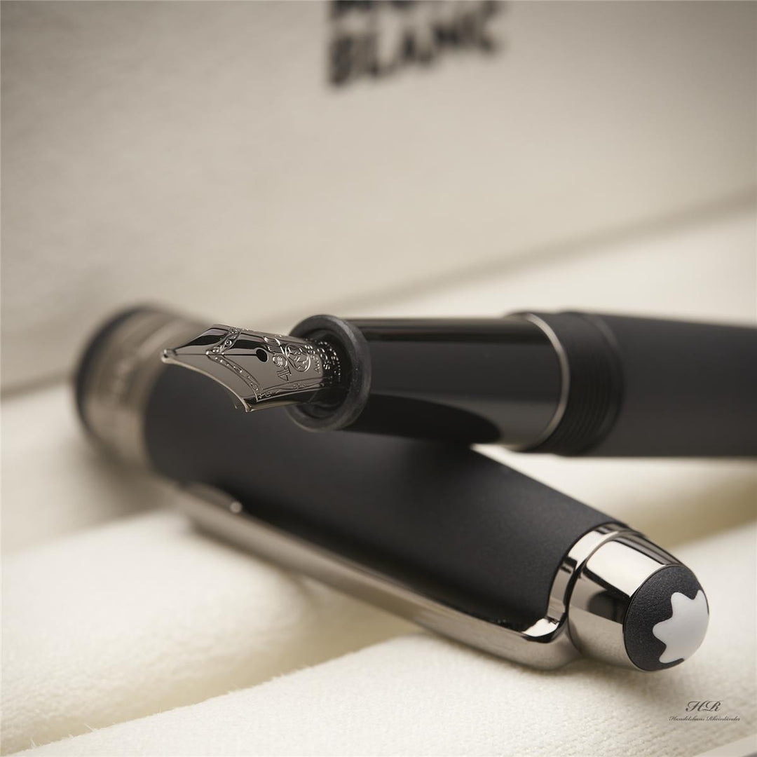 Montblanc Meisterstück Classique Ultra Black Edition Füllfederhalter ID 114827