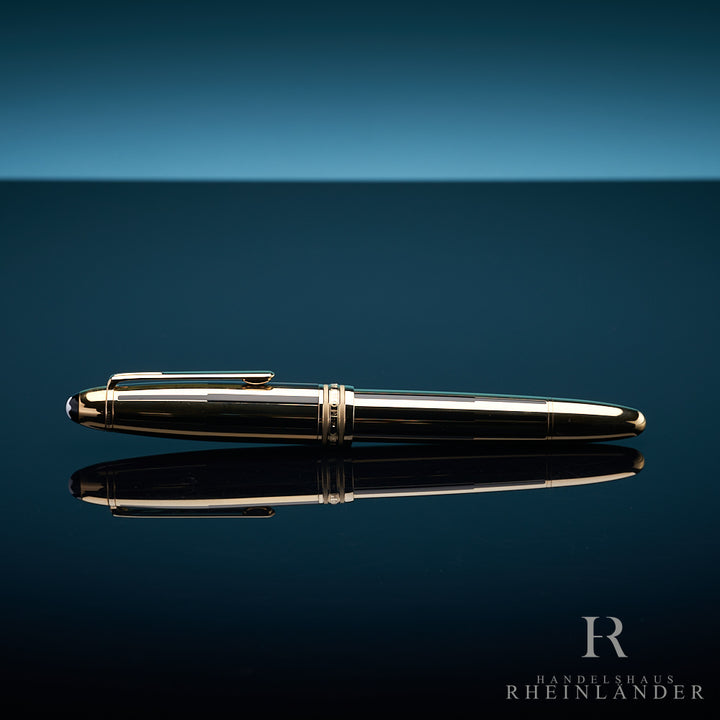 Montblanc Meisterstück Solitaire Gold and Black LeGrand Fountain Pen ID 35975