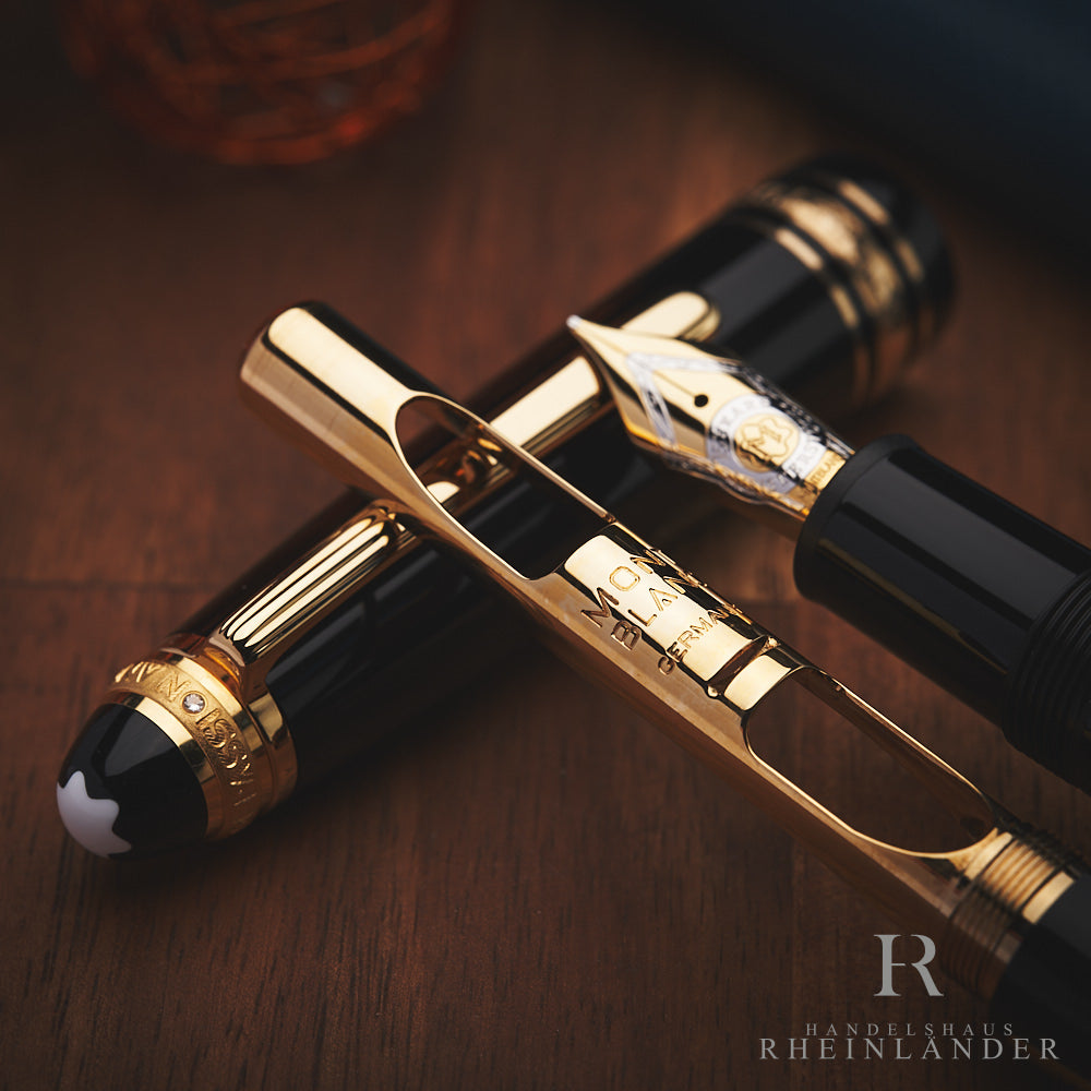 Nahaufnahme des Patronenschlittens und der Feder auf der Kappe aufgelegt