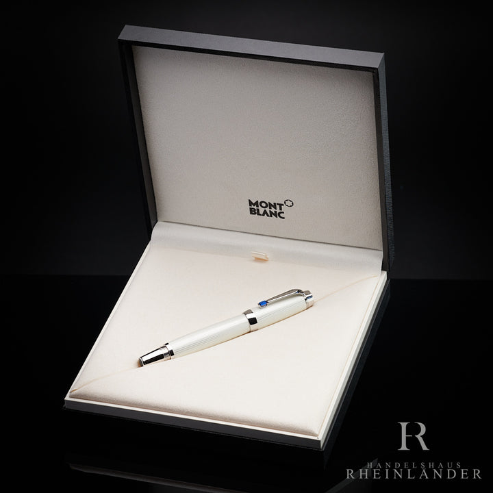 weißer Montblanc Boheme Blanche Rollerball in offener Geschenkbox