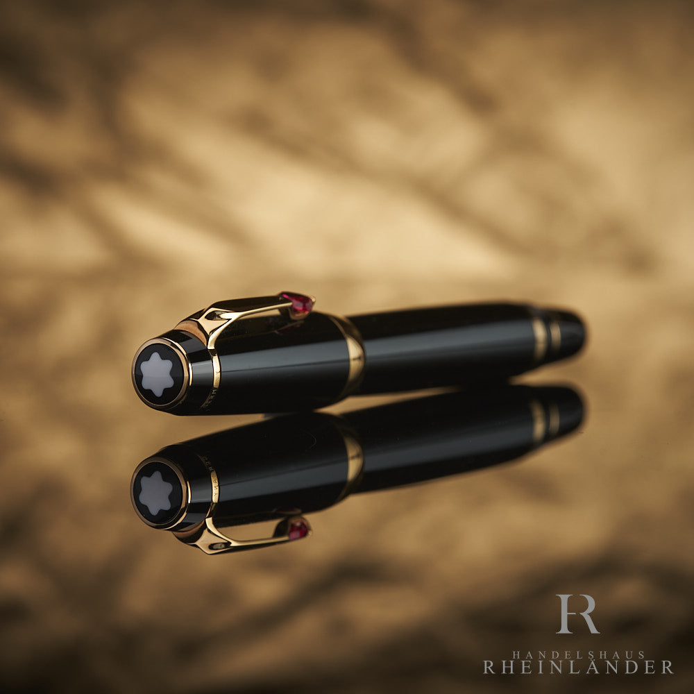 schwarzer Montblanc Boheme Je t'aime Füller vor goldenem Hintergrund