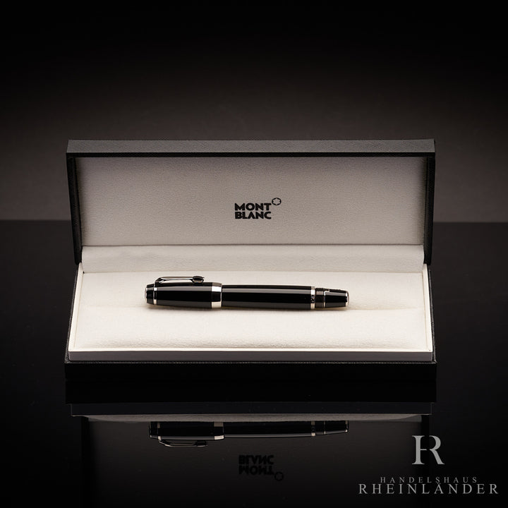 schwarzer Montblanc Boheme Noir Füllfederhalter in Geschenkbox auf schwarzem Tisch