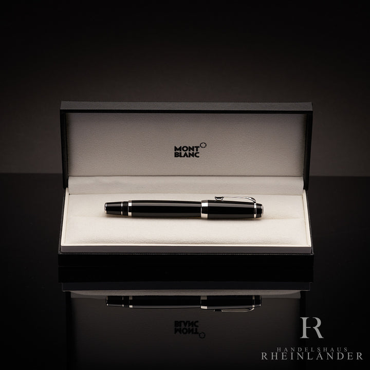 schwarzer Montblanc Boheme Noir Rollerball in Geschenkbox auf schwarzem Tisch