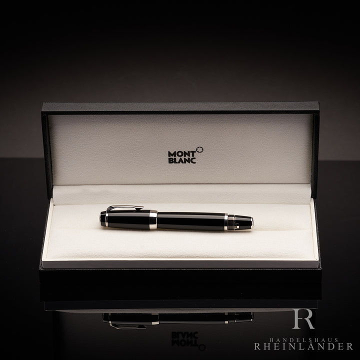 schwarzer Montblanc Boheme Platinum Line Füller in Geschenkbox auf schwarzem Tisch 