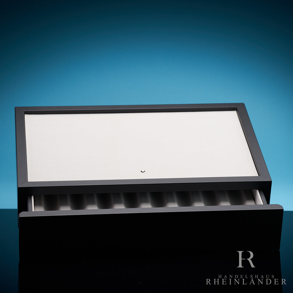 Accesorios de escritorio Montblanc, línea Lifestyle, bandeja para bolígrafos con cajón, de piel, ID 124027, en su embalaje original.