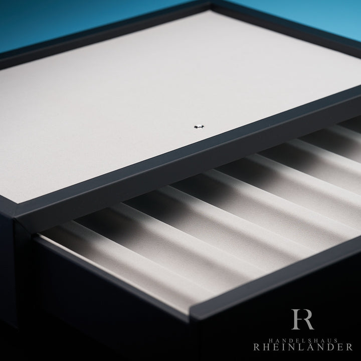 Accesorios de escritorio Montblanc, línea Lifestyle, bandeja para bolígrafos con cajón, de piel, ID 124027, en su embalaje original.