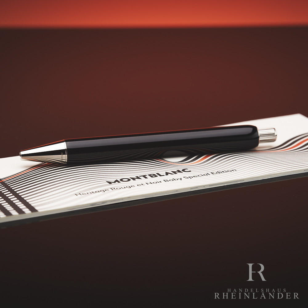 Montblanc Heritage Baby Schwarz Kugelschreiber auf Broschüre