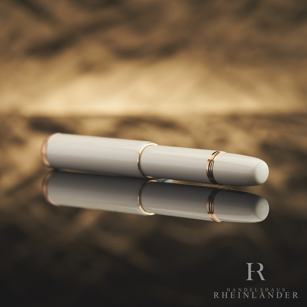 Pluma estilográfica Montblanc Heritage Rouge et Noir Edición Especial Baby Ivory 128121