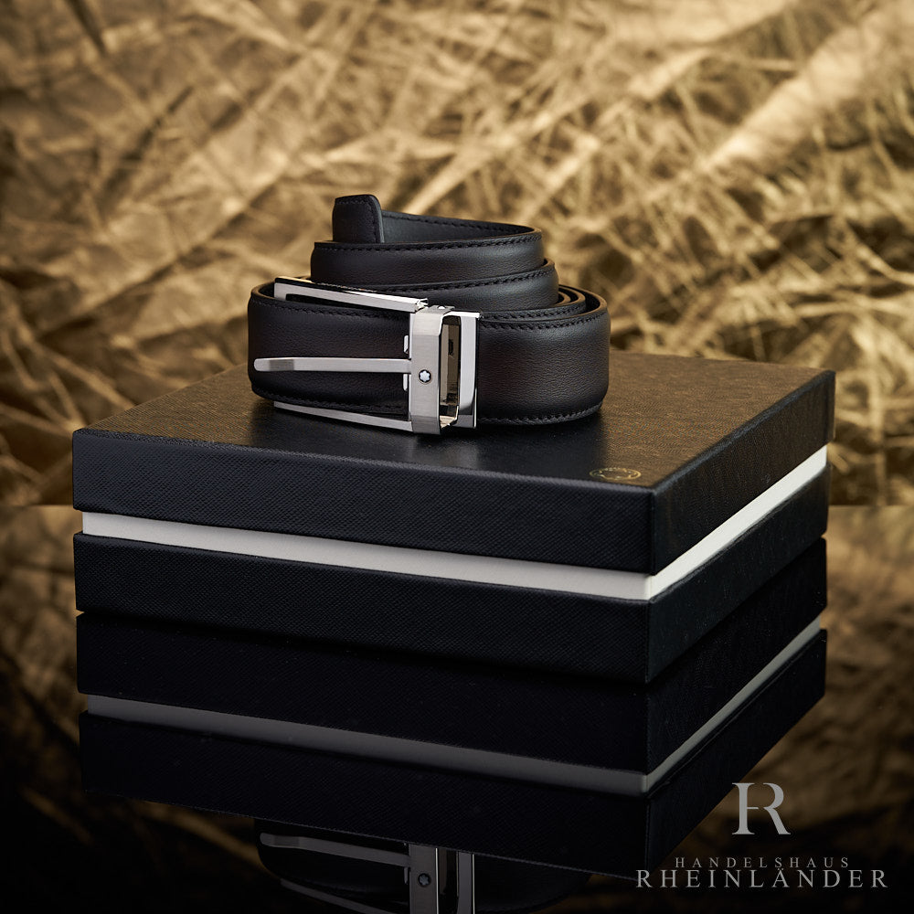 Montblanc Ledergürtel aufgerollt auf Geschenkbox