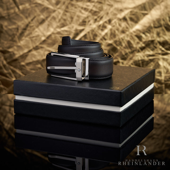 Montblanc Ledergürtel aufgerollt auf Geschenkbox