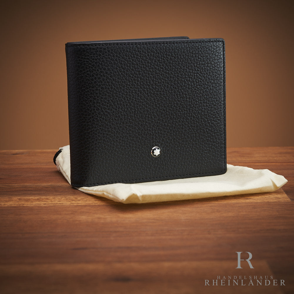 schwarzes Montblanc Soft Grain Portemonnaie aus Leder auf Holztisch