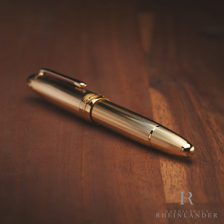 Montblanc Meisterstück Solitaire LeGrand Gold Plated Fine Grain Fountain Pen 1464 