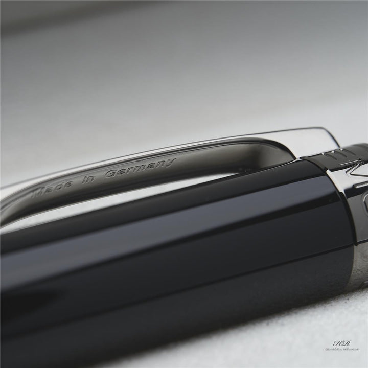 Montblanc Starwalker Midnight Black Resin Line Ballpoint Pen ID 105657 with OVP
