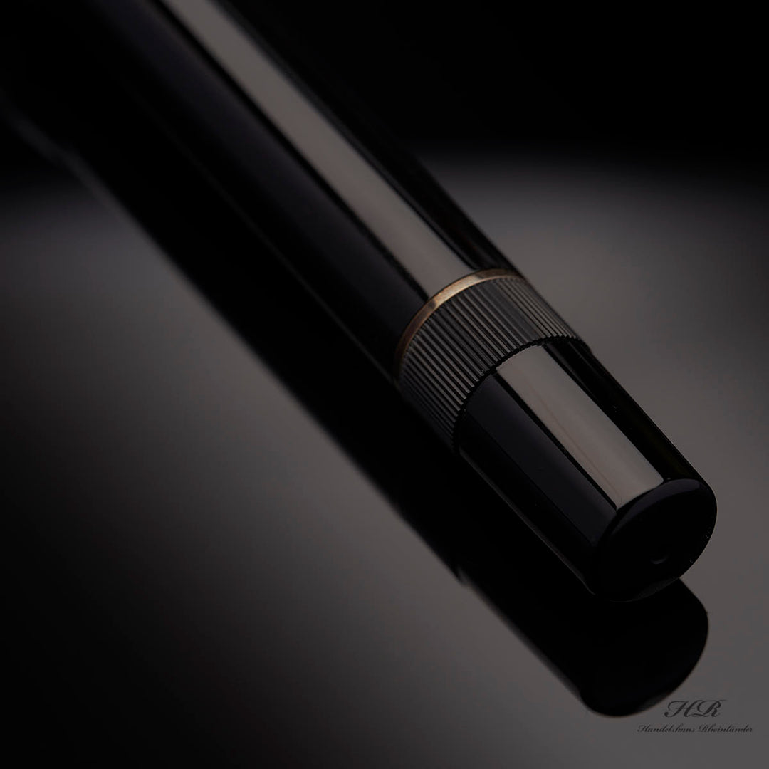 Montblanc Writers Edition Agatha Christie Limited Edition Green Eye Fountain Pen 