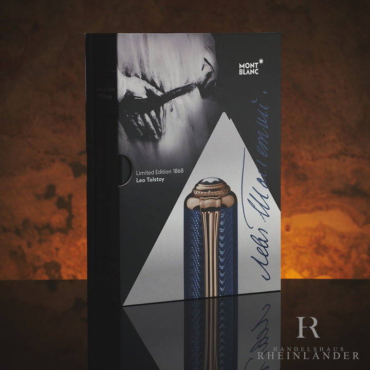 Schwarz weiße Originalverpackung des mit Aufdruck der Füllerkappe des Limited Edition Füllfederhalters vor orangem Hintergrund