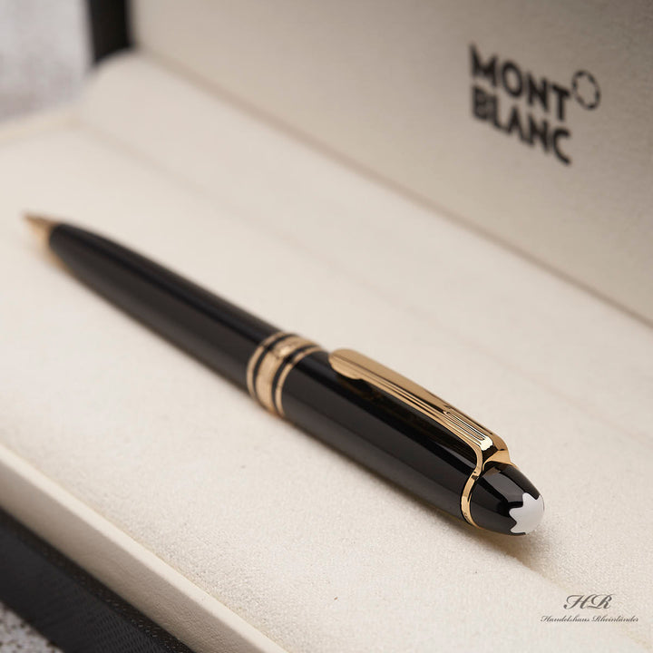 Schwarzer Drehbleistift mit Fokus auf Montblanc logo 