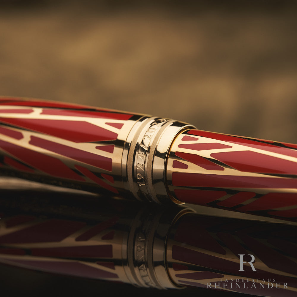 Detailaufnahme des Goldbeschlags mit Montblanc Gravur am Übergang von Kappe zu Korpus
