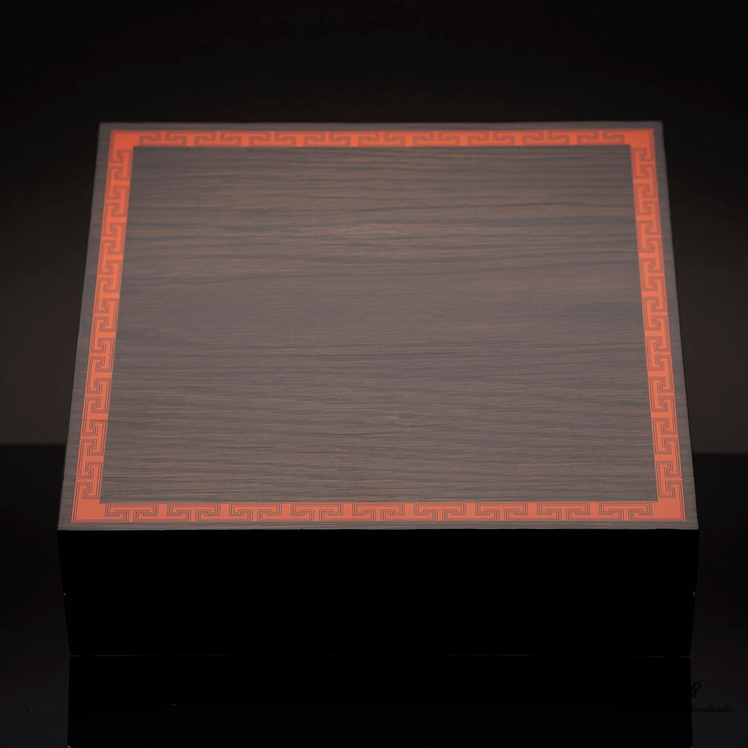 hölzerne Schatulle mit orangenem Zierrand der Montblanc Genghis Khan Limited Edition 88 Füllfederhalters