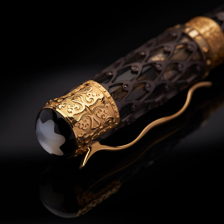Kappenkopf mit Perlmutt Emblem und Massivgoldenen Beschlägen des Montblanc Genghis Khan Limited Edition 88 Füllers