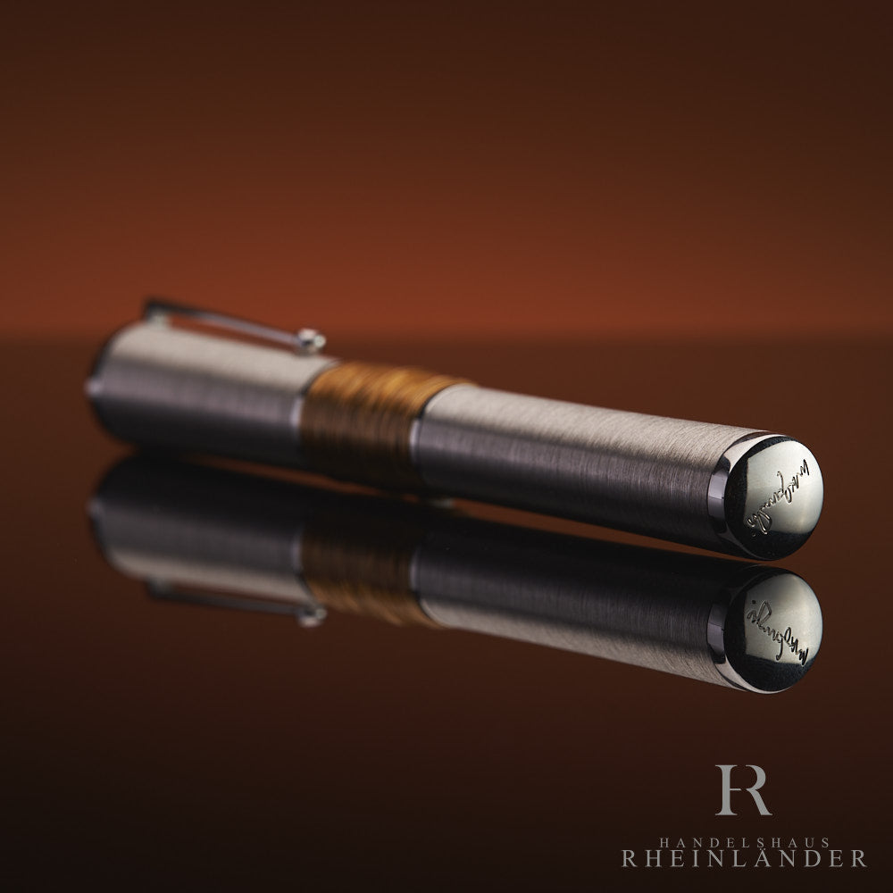 silberner Konus mit gravierter Signatur Mahatma Gandhis auf dem Montblanc Limited Edition 241 Füllfederhalter