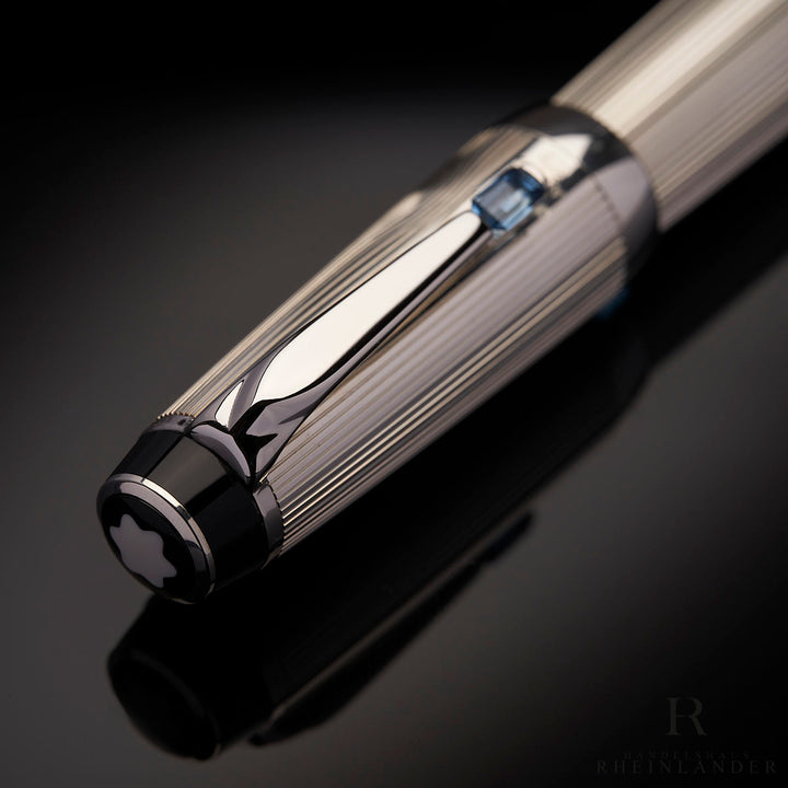 silberne Kappe des Boheme Arabesque Azur Rollerballs mit Emblem und Edelstein auf dem Clip