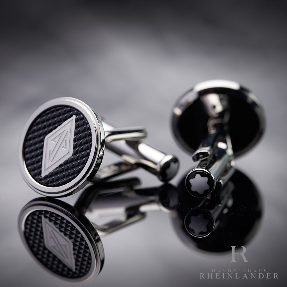 Montblanc Emblem und Great Gatsby Logo auf den Montblanc Manschettenknöpfen liegend