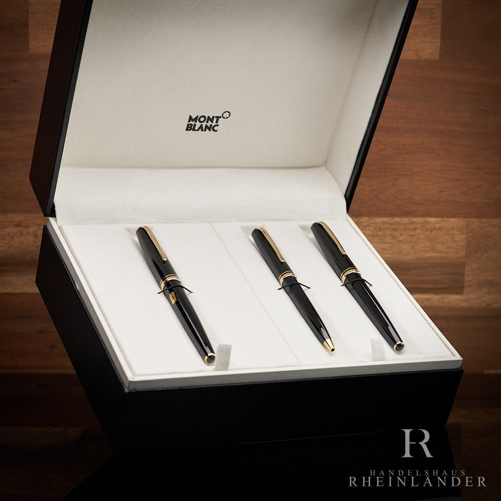 Montblanc Schreibgeräte-Set in Geschenkbox vor Holzwand