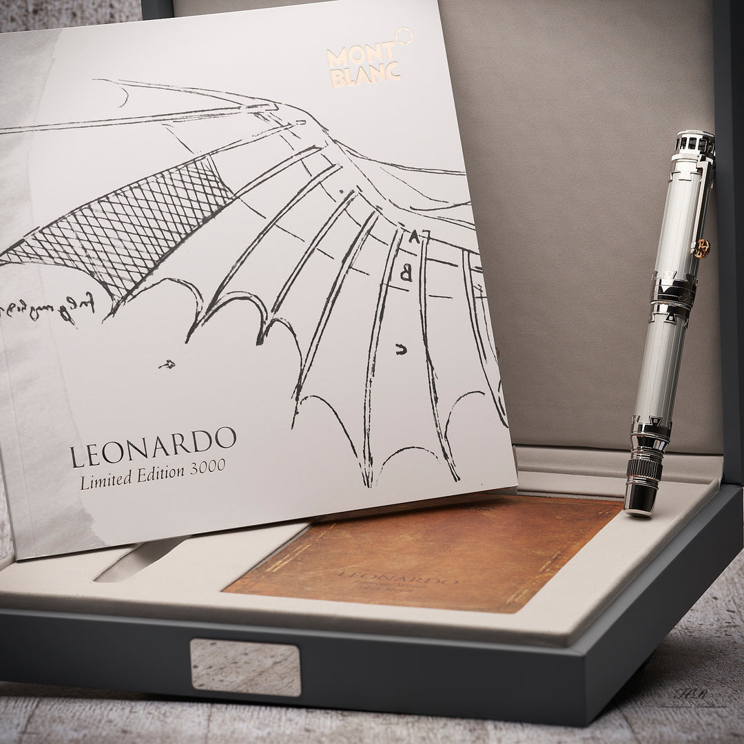 Füllfederhalter von Montblanc in silber, stehend in der original Editionsbox mit Serviceguide 