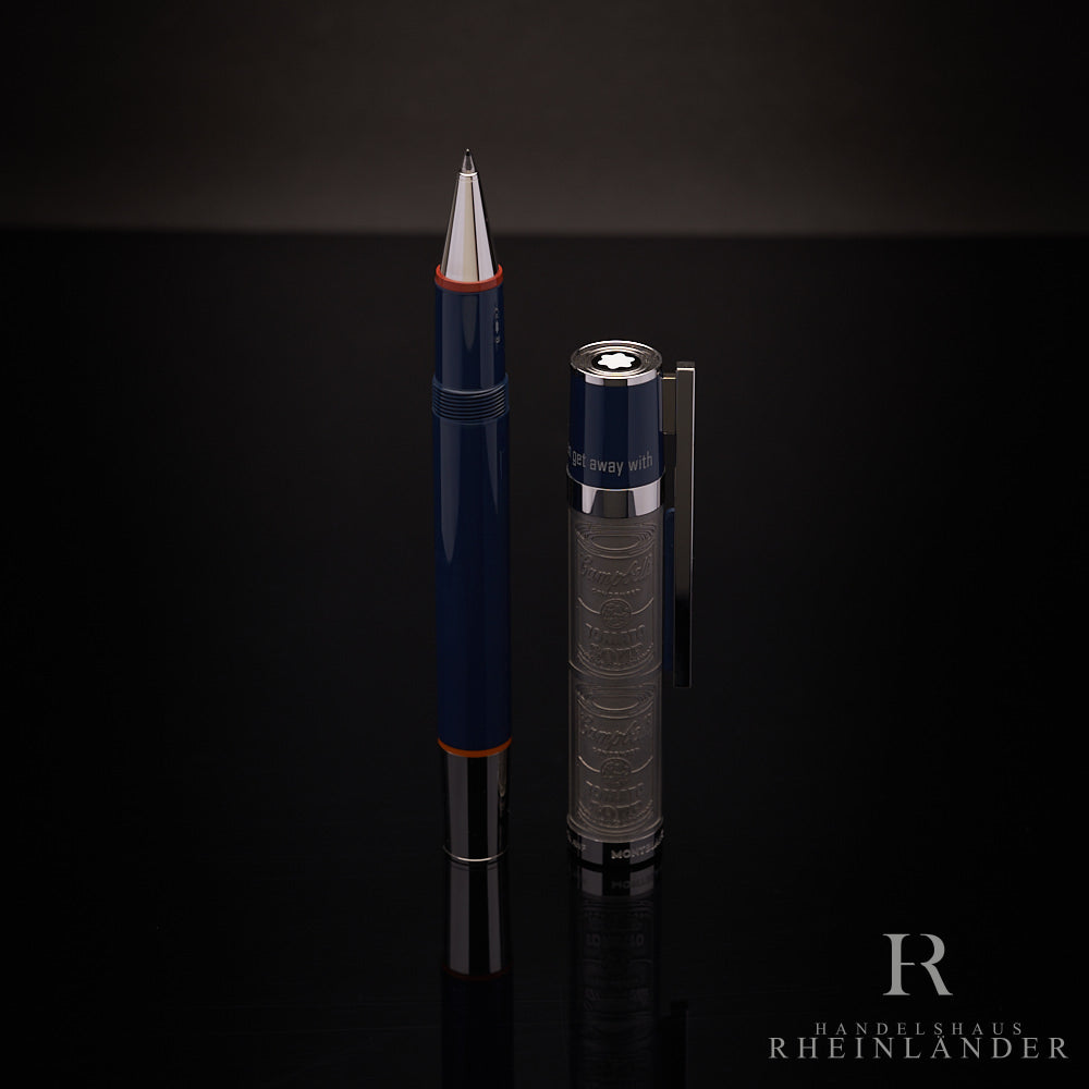 offener Montblanc Andy Warhol Rollerball stehend mit daneben stehender Kappe vor schwarzem Hintergrund