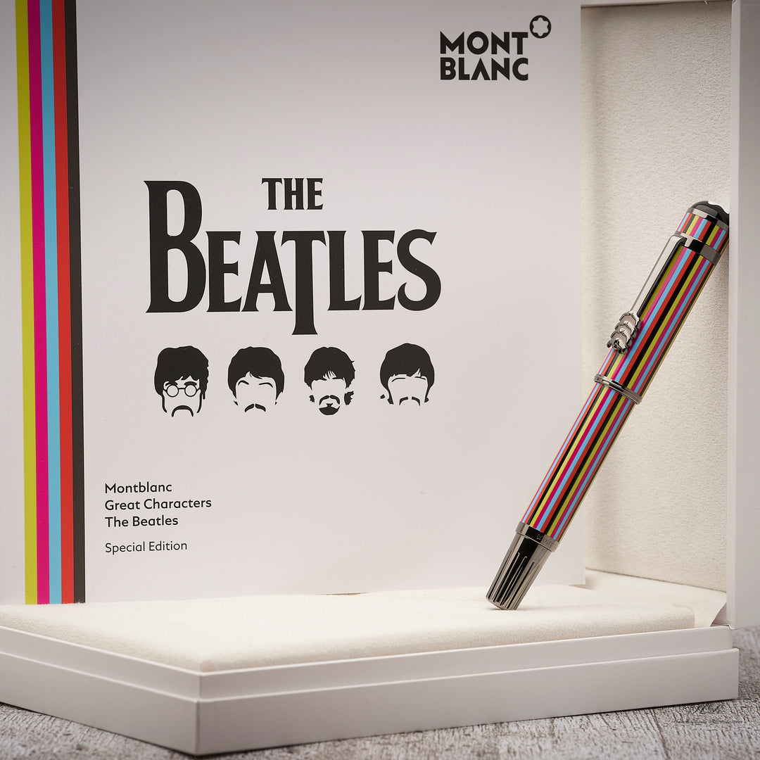 Füller von Montblanc mit bunten Streifen lehnt an Originalverpackung