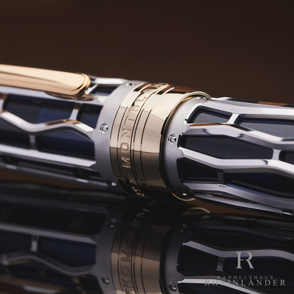 goldene Kappenringe mit Gravuren und silbernem Overlay des Montblanc Orient Express LE 333 Füllfederhalters in Nahaufnahme