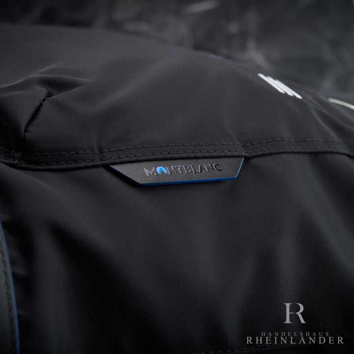 Detailaufnahme des Montblanc Leder-Tags an der Djokovic Tote Bag mit Montblanc Schriftzug