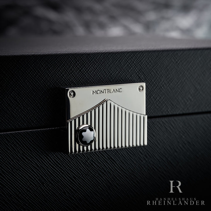 Nahaufnahme des Verschlusses der Montblanc Uhrenbox mit Emblem und Montblanc Gravur
