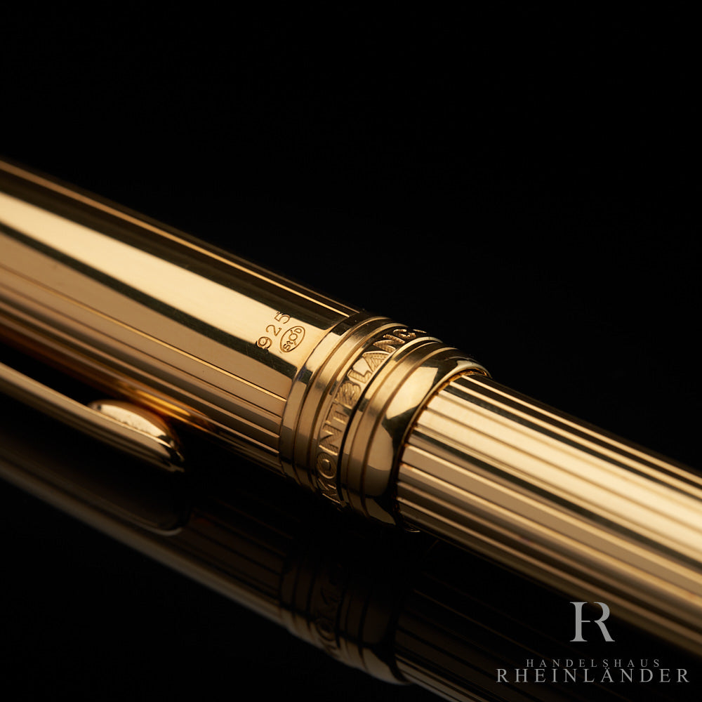 Detailaufnahme der Punzierung und der goldenen Beschalgsringe mit Montblanc Gravur zwischen Kappe und Korpus