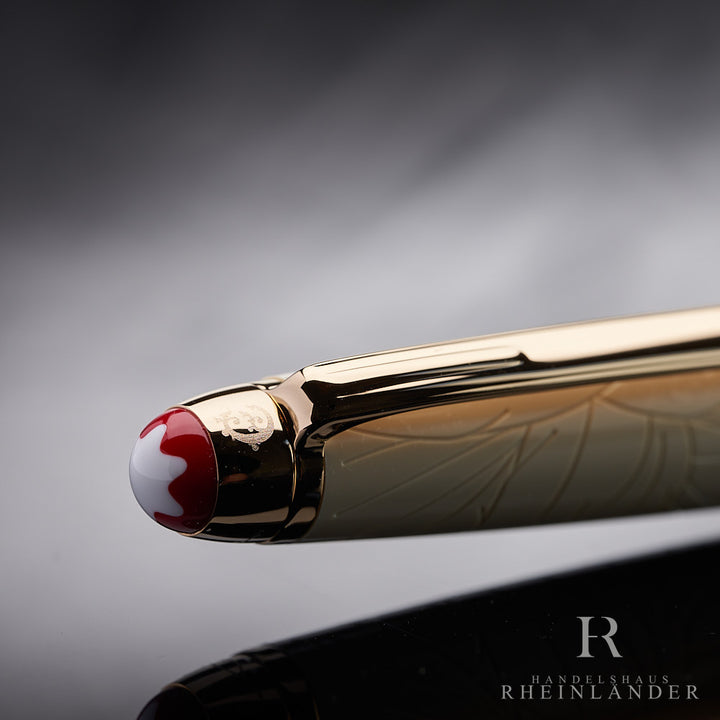 Detailaufnahme des Kappenkopfs des Romeo & Juliet Classique Kugelschreibers mit feiner Lasergravur