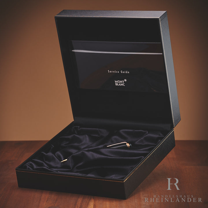 Schwarzer Mozart Drehbleistift von Montblanc in offener Originalbox liegend zusammen mit Service Guide 