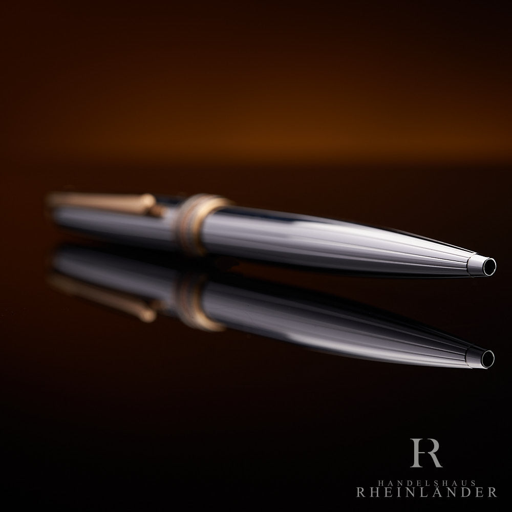 silberne Spitze aus massivem Weißgold des Montblanc Limited Edition 75 Anniversary Kugelschreibers liegend