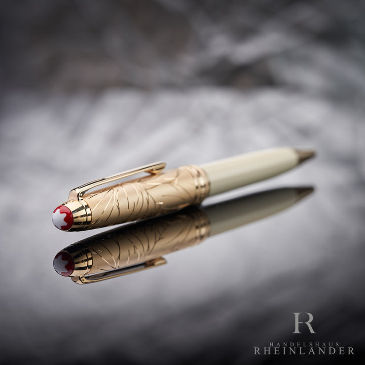 Montblanc Solitaire Doue Romeo & Juliet Kugelschreiber liegend mit dem Kappenkopf voran vor grauem Hintergrund