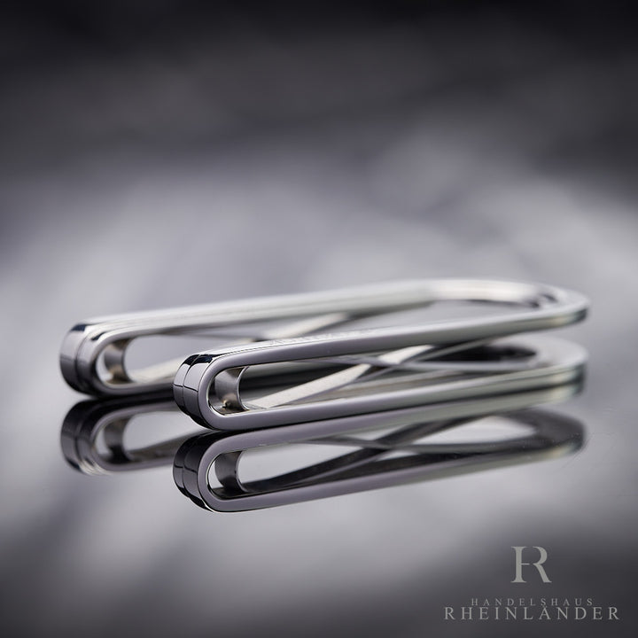 Montblanc Great Gatsby Geldklammer liegend vor silbernem Hintergrund