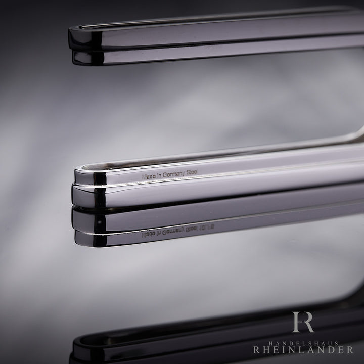 Nahaufnahme der Great Gatsby Geldklammer mit Lasergravur "Made in Germany Steel"